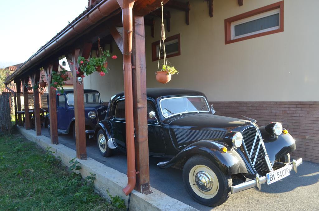 Vila Old Cars Hotel Cristian  Exterior foto